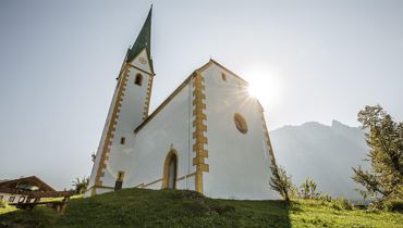 Krafttanken beim Kraftplatz St. Nikolaus-Kapelle