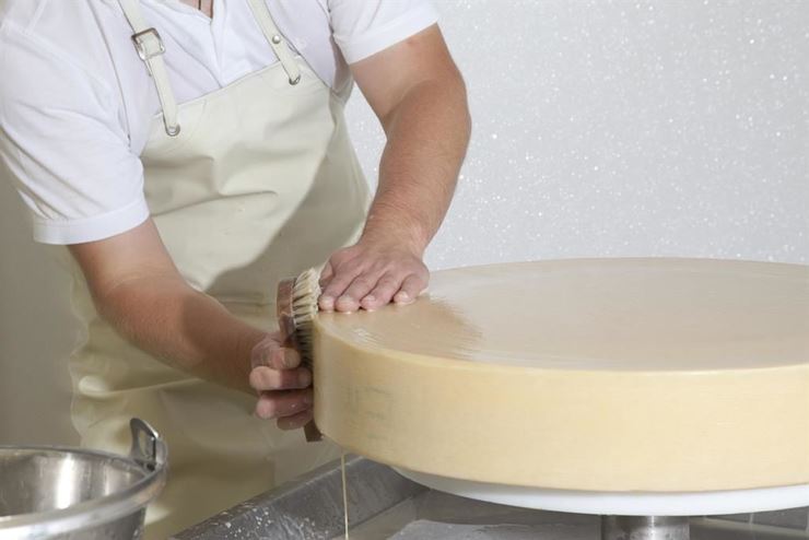 Percorso del gusto - formaggio ed erbe del caseificio alpino