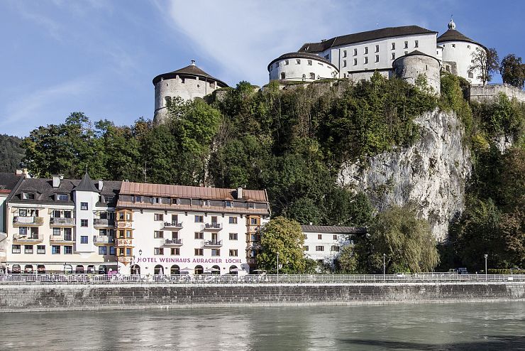 auracher_loechl_kufstein_hotelansicht_festung